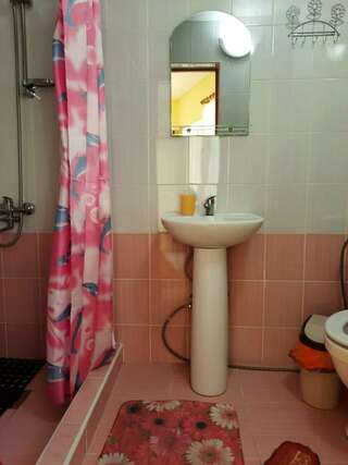 Гостиница Уютный Дворик Туапсе Семейный номер-8