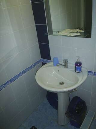 Гостиница Уютный Дворик Туапсе Бюджетный трехместный номер-5